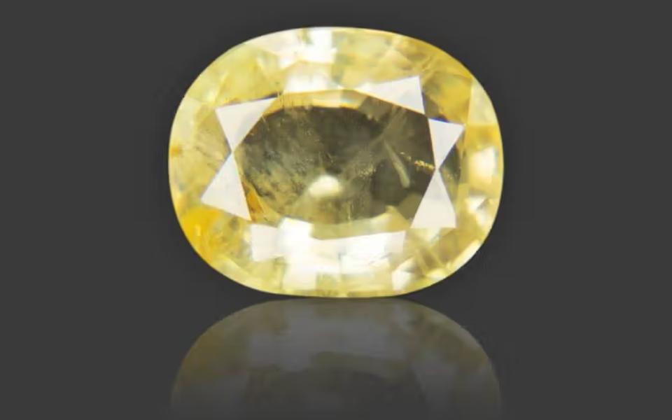 001.png Yellow Sapphire - 3.86 Carat - Image 1