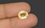 Yellow Sapphire - 3.86 Carat - Image 3
