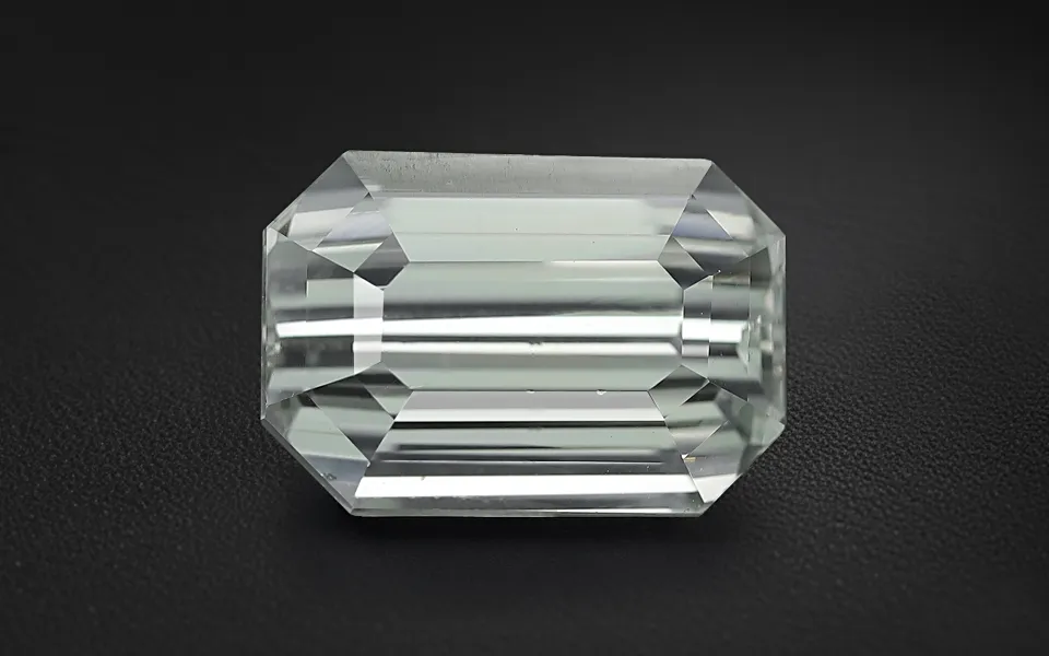 gp156089-1-30126.webp White Sapphire - 4.35 Carats - Image 1